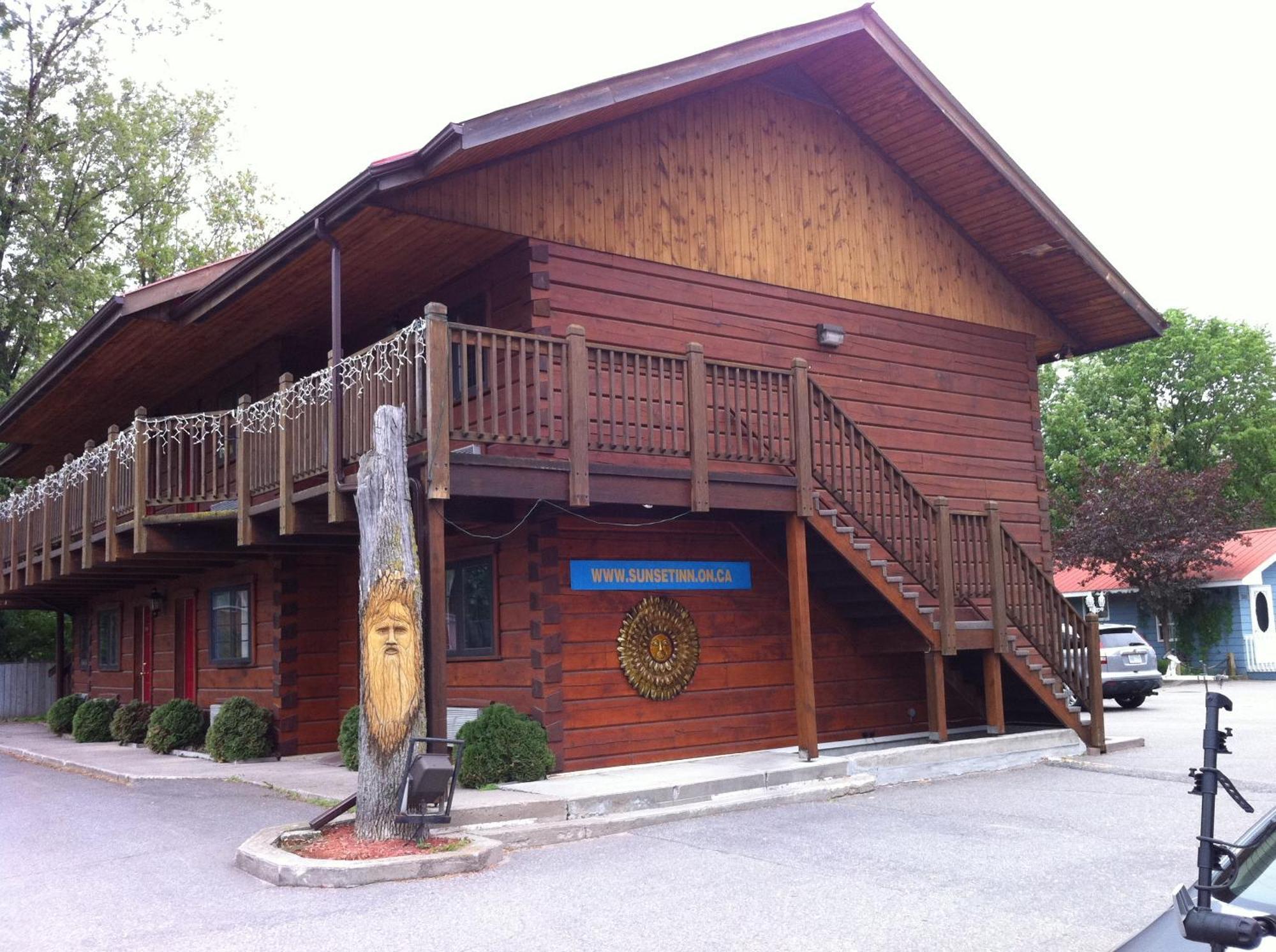 Sunset Inn Норт Бей Екстериор снимка